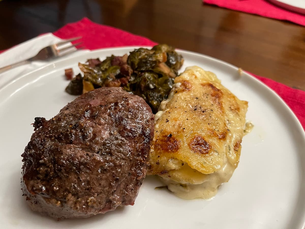peppered ground steak with potatoes gratin